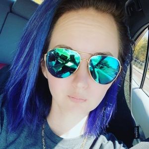 Meet your Posher, Leah